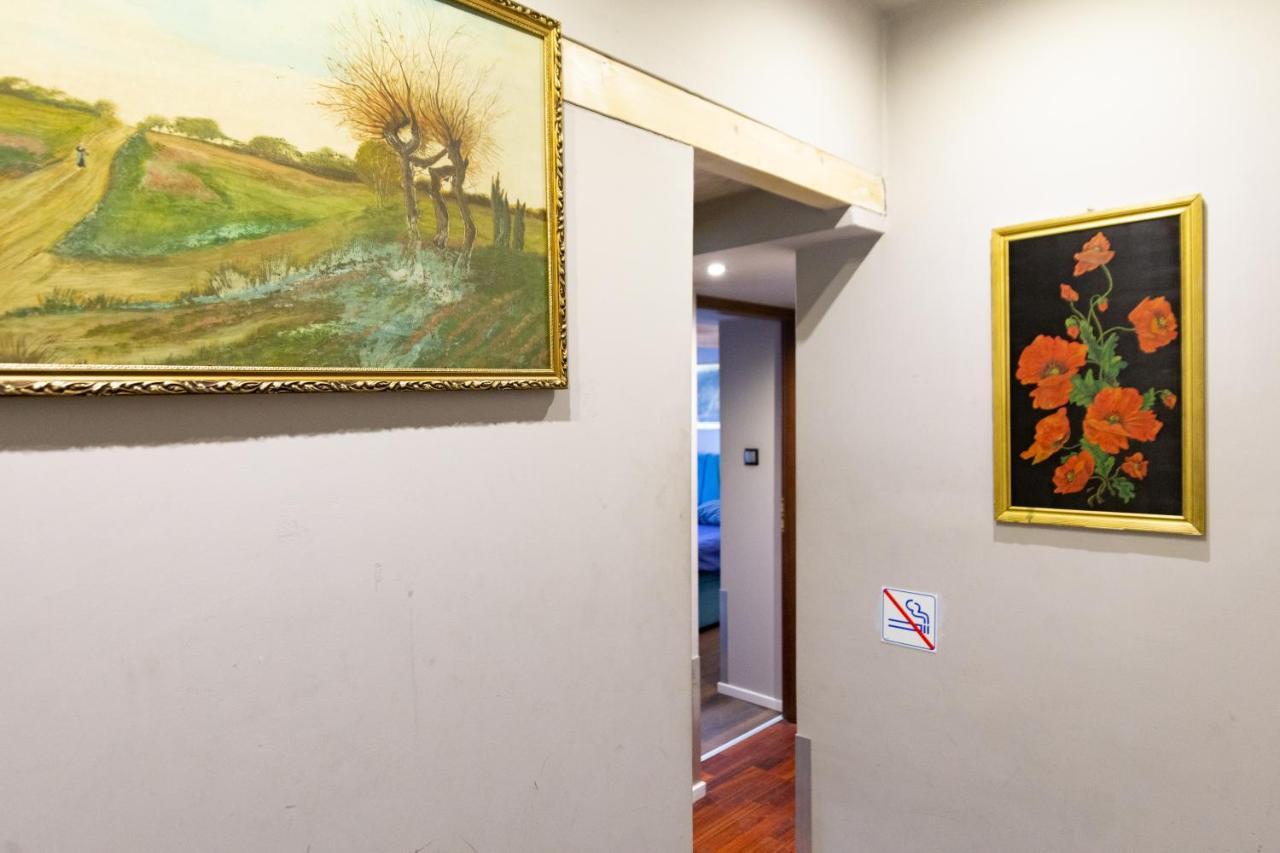Lilly Apartment Main Train Station Old Town By The Castle Suites Krakow Luaran gambar