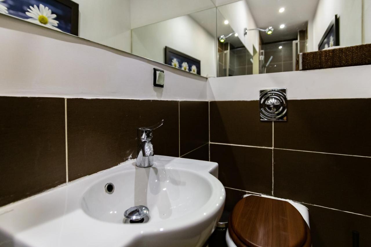Lilly Apartment Main Train Station Old Town By The Castle Suites Krakow Luaran gambar
