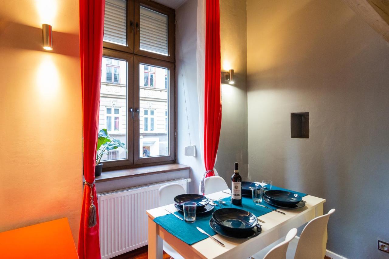 Lilly Apartment Main Train Station Old Town By The Castle Suites Krakow Luaran gambar