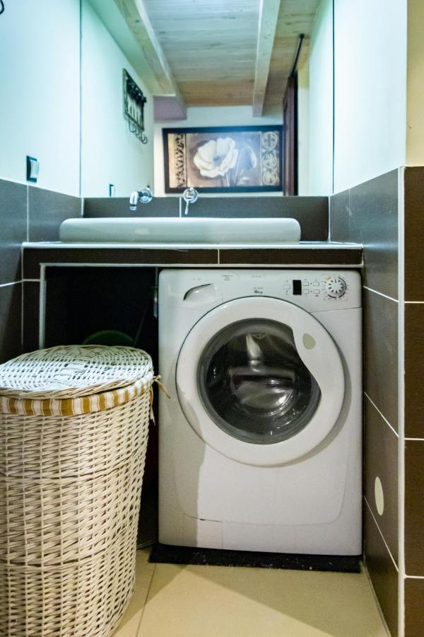 Lilly Apartment Main Train Station Old Town By The Castle Suites Krakow Luaran gambar