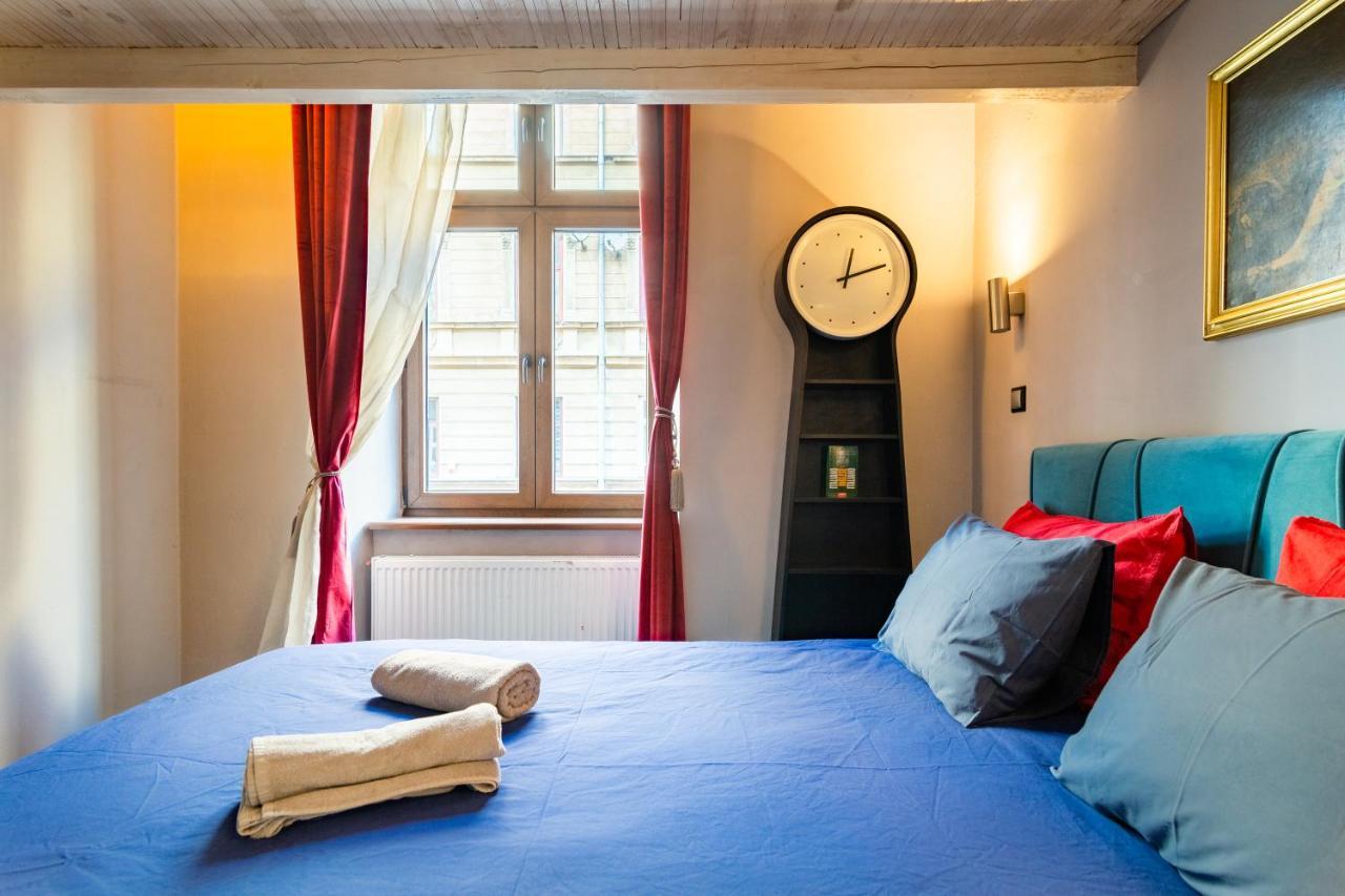 Lilly Apartment Main Train Station Old Town By The Castle Suites Krakow Luaran gambar